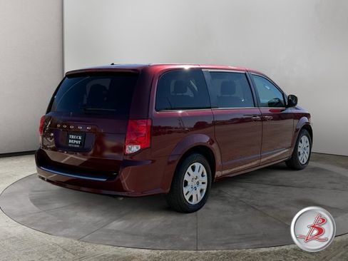 Used 2018 Dodge Grand Caravan SE w/ UConnect Hands-Free Group image 7
