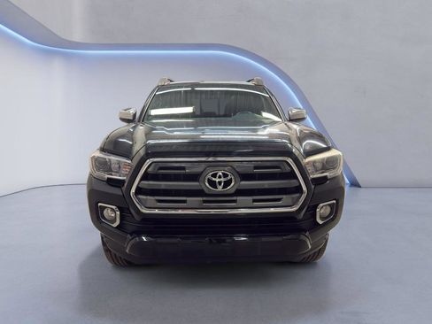 Used 2016 Toyota Tacoma Limited image 2