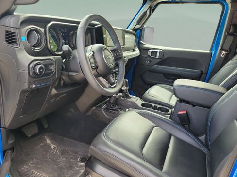 Used 2025 RAM 1500 Limited AWD/4WD image 13