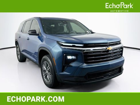 Used 2024 Chevrolet Traverse LS FWD image 1