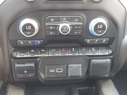 Used 2022 GMC Sierra 1500 Denali w/ Driver Alert Package II AWD/4WD image 20