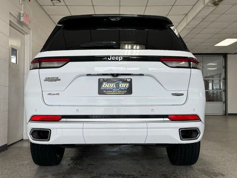 Used 2023 Jeep Grand Cherokee Summit AWD/4WD image 7