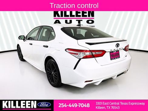 Used 2020 Toyota Camry SE image 6