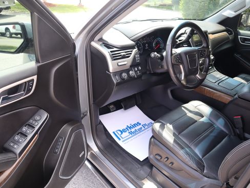 Used 2019 GMC Yukon XL Denali w/ Denali Ultimate Package AWD/4WD image 3