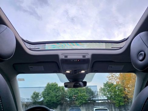 Used 2023 Volkswagen Taos SE w/ Panoramic Sunroof Package image 22