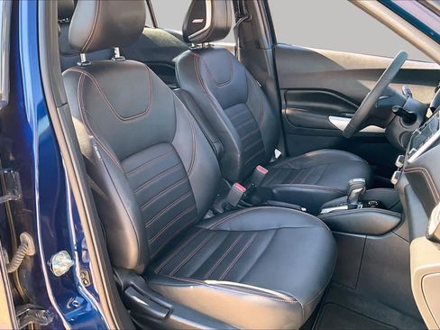 Used 2019 Nissan Kicks SR w/ SR Premium Package FWD image 8