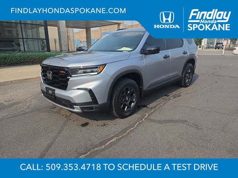 Used 2025 Honda Pilot TrailSport image 1