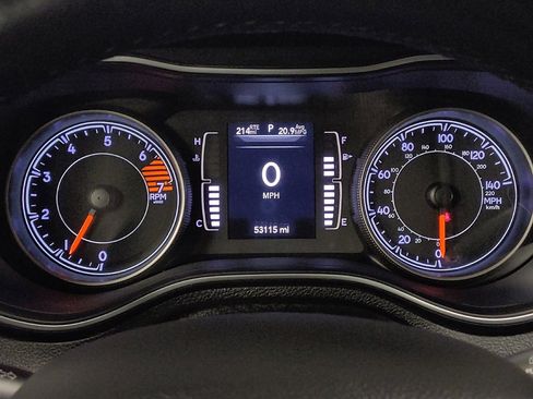 Used 2019 Jeep Cherokee Latitude Plus image 23