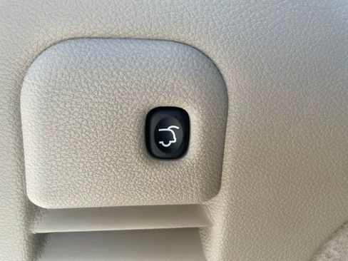 Used 2021 Jeep Grand Cherokee Overland AWD/4WD image 34