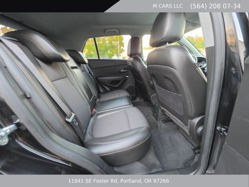 Used 2020 Chevrolet Trax LT w/ LT Convenience Package FWD image 17