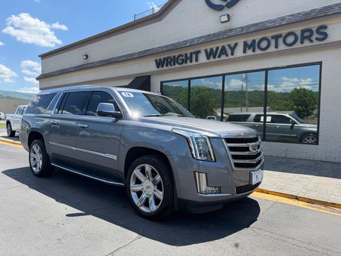 Used 2018 Cadillac Escalade ESV Luxury RWD image 1