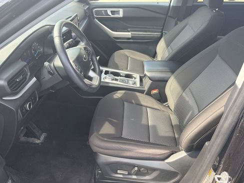 Used 2023 Ford Explorer XLT AWD/4WD image 19