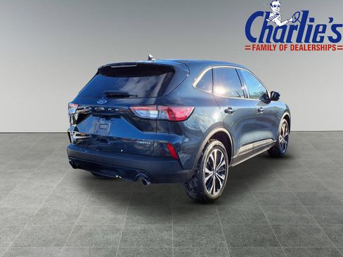 Used 2022 Ford Escape SE w/ SE Sport Appearance Package image 4