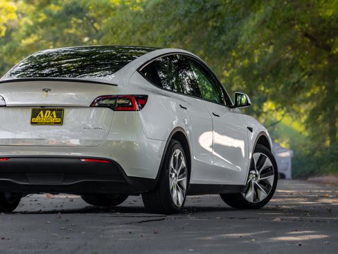 Used 2020 Tesla Model Y Long Range AWD/4WD image 33