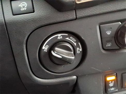 Used 2025 Nissan Frontier SV w/ SV Convenience Package image 25