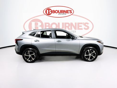 Used 2024 Chevrolet Trax RS image 11