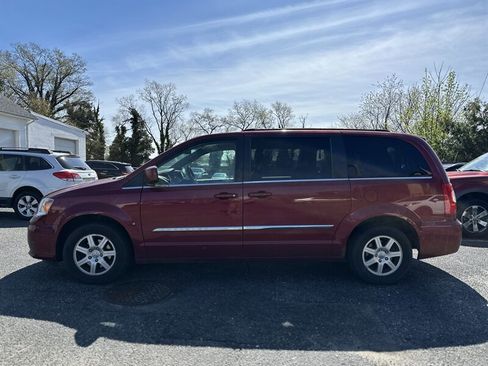 Used 2012 Chrysler Town & Country Touring w/ Entertainment Group #1 image 4