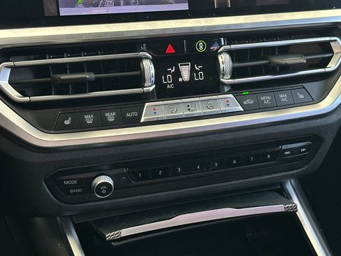 Used 2022 BMW 330i Sedan w/ M Sport Package image 19