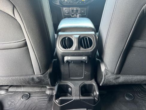 Used 2022 Jeep Wrangler Unlimited Sport AWD/4WD image 29