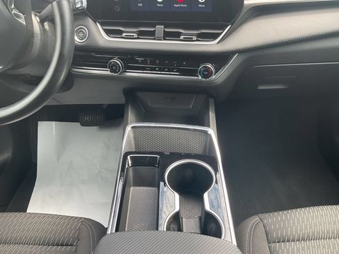 Used 2025 Chevrolet Equinox LT FWD image 13