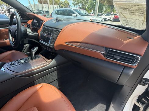 Used 2023 Maserati Levante GT AWD/4WD image 16