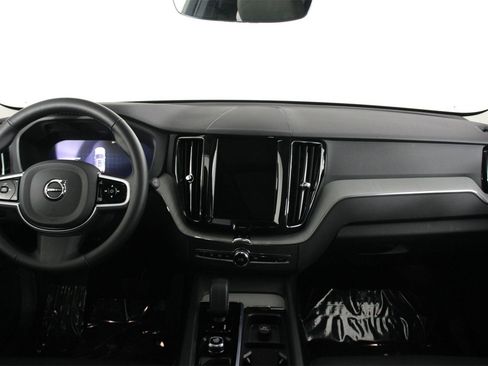 Certified 2025 Volvo XC60 B5 Plus image 7