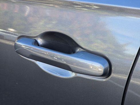 New 2025 Honda Pilot Touring image 10