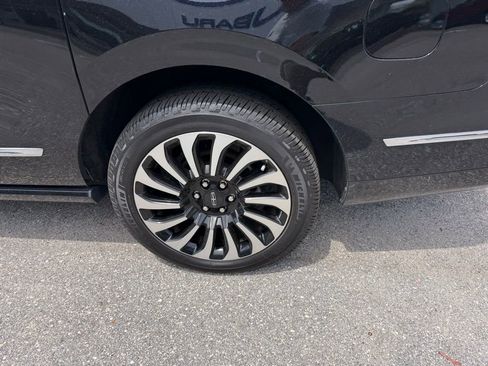 Used 2023 Lincoln Navigator L Black Label image 9