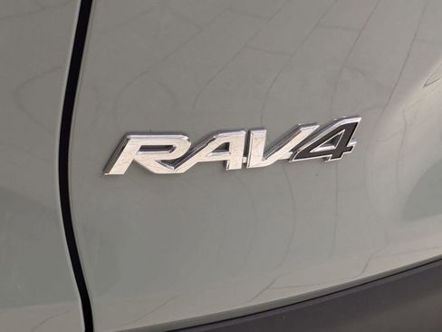 Used 2021 Toyota RAV4 XLE image 31