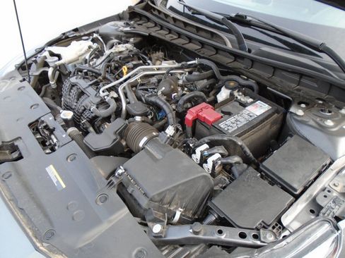 Used 2024 Nissan Altima 2.5 SV FWD image 19