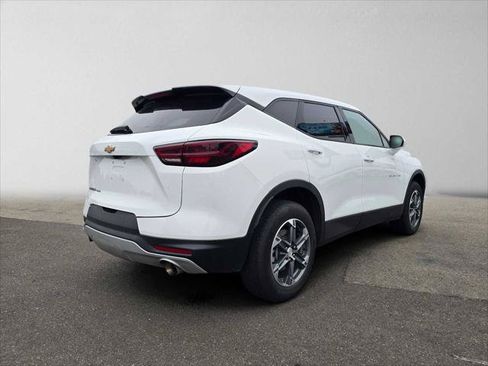 Used 2025 Chevrolet Blazer LT AWD/4WD image 3