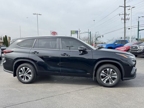 Used 2024 Toyota Highlander XLE image 18