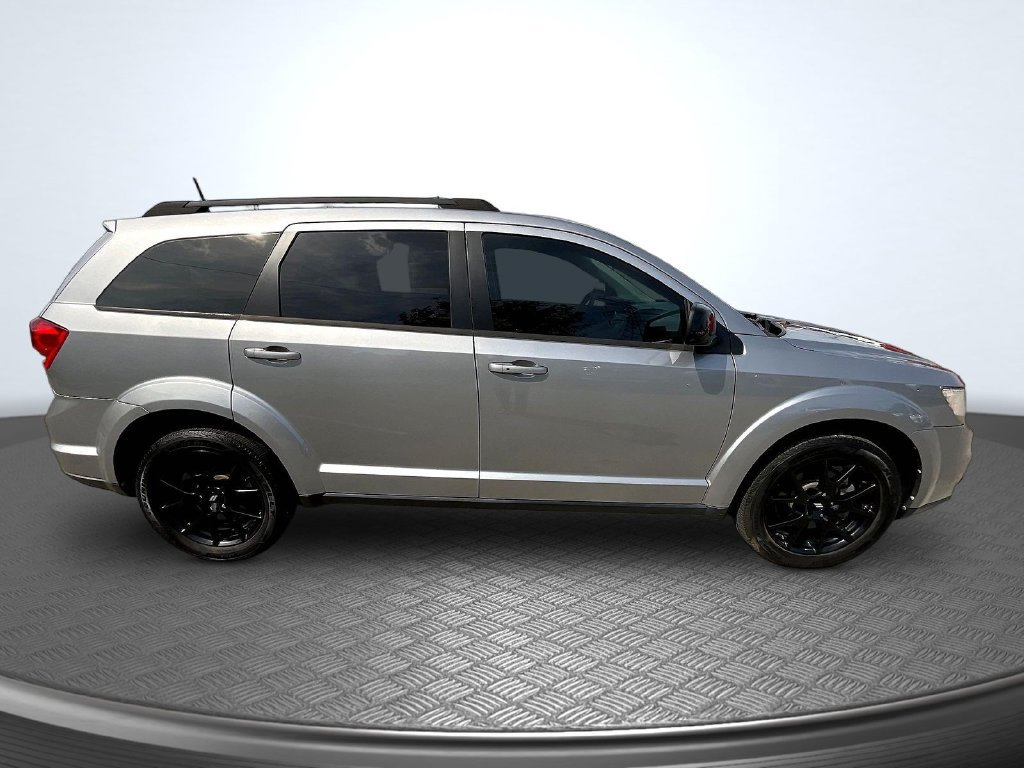 Used 2019 Dodge Journey SE w/ Blacktop Package FWD image 4