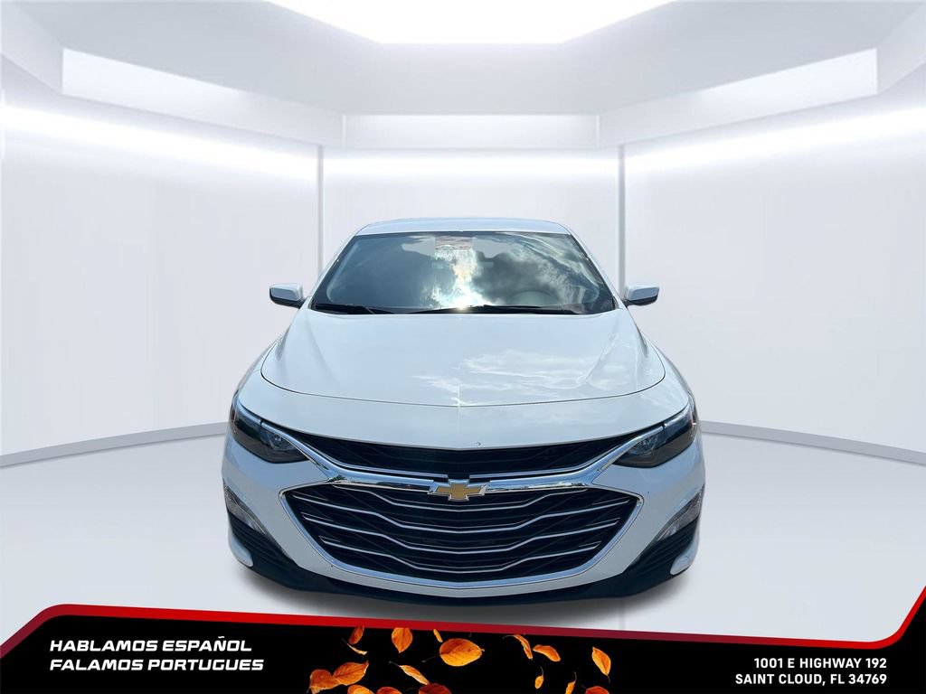 Used 2025 Chevrolet Malibu LT FWD image 2