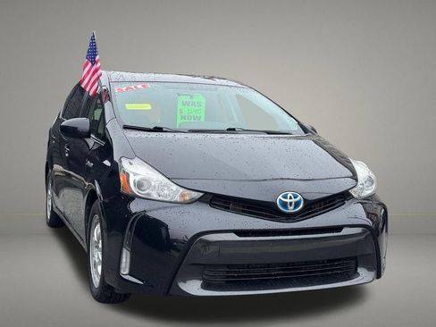Used 2017 Toyota Prius V Three FWD image 8