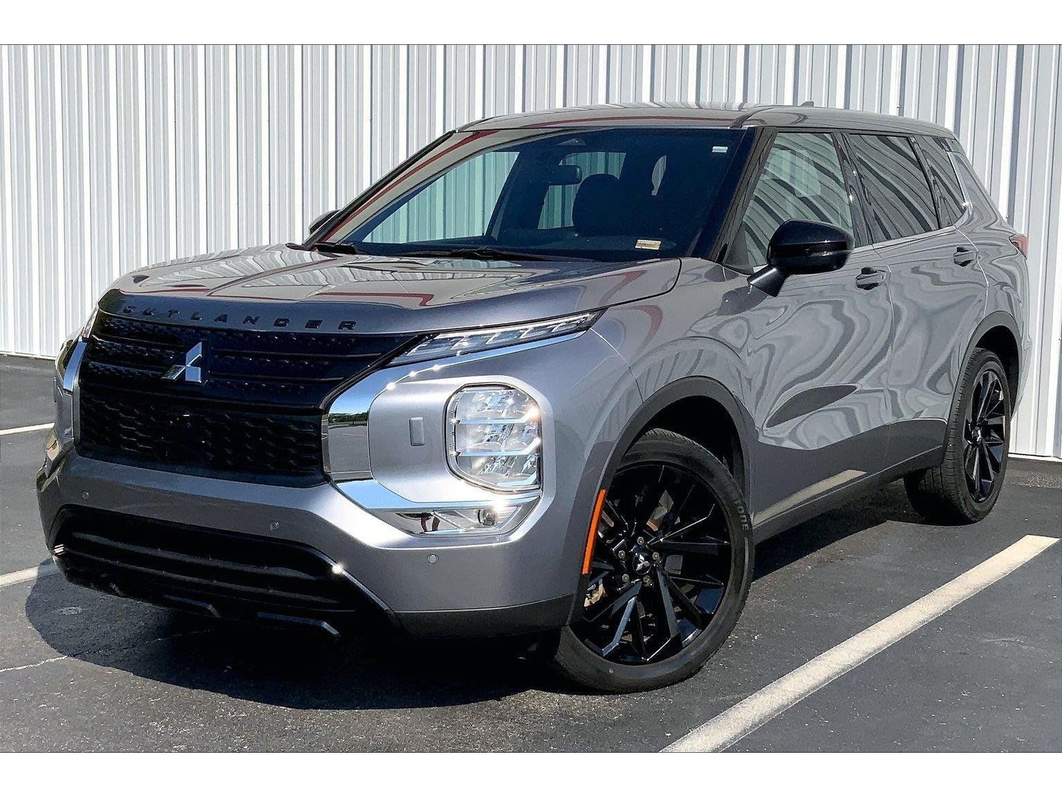 Used 2023 Mitsubishi Outlander SE Black Edition AWD/4WD image 1