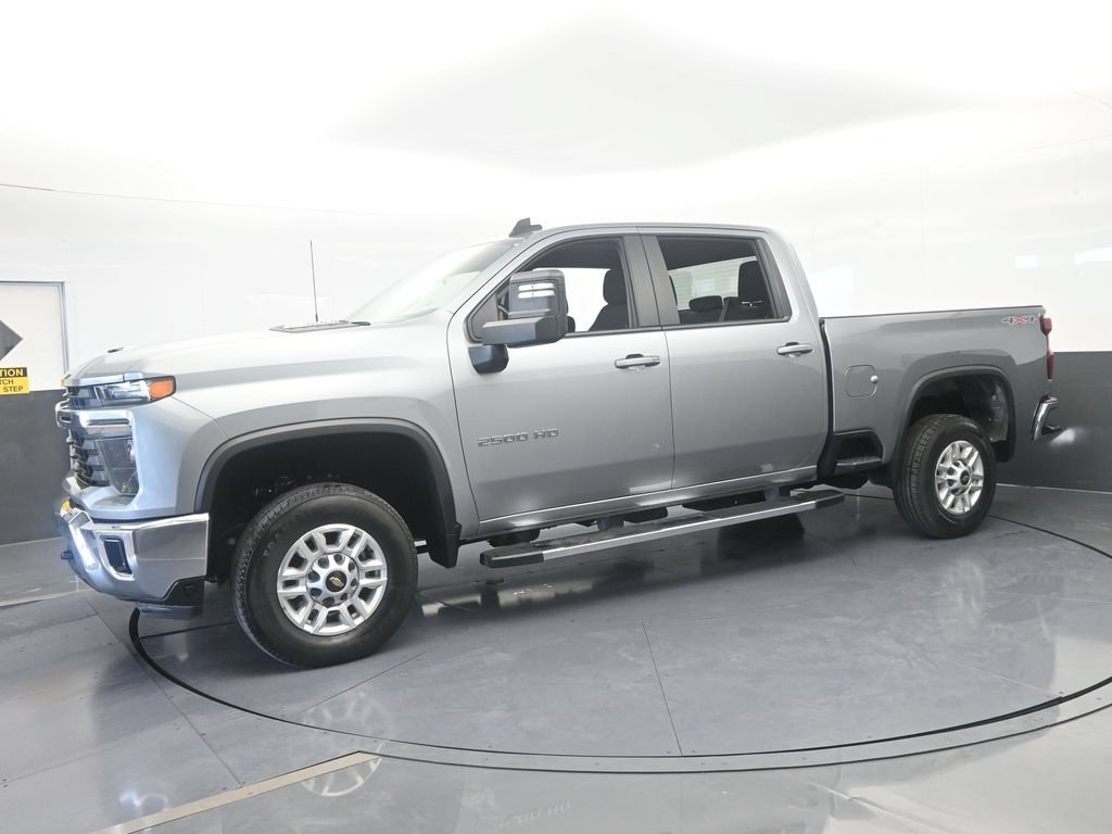 Used 2025 Chevrolet Silverado 2500 LT w/ Convenience Package AWD/4WD image 2
