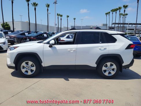 Certified 2020 Toyota RAV4 XLE w/ Convenience Package FWD image 7