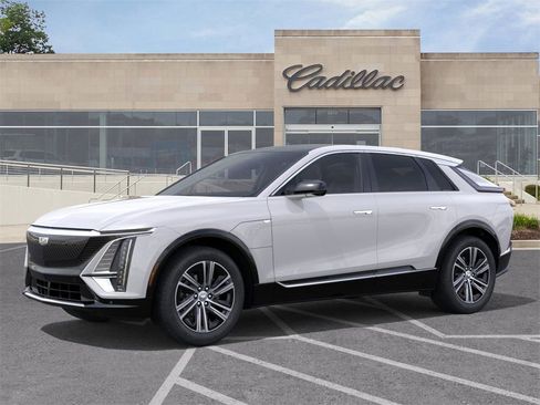 New 2025 Cadillac Lyriq Luxury image 2
