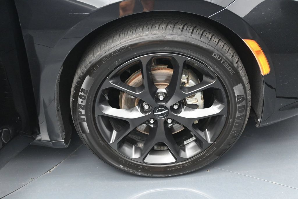 Used 2025 Chrysler Pacifica Limited FWD image 40