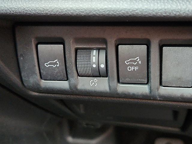 Used 2025 Subaru Outback Premium w/ Popular Package #1A AWD/4WD image 20