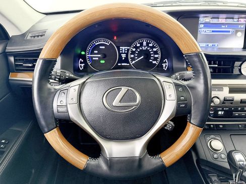 Used 2014 Lexus ES 300h w/ Luxury Package w/Bamboo Trim FWD image 57