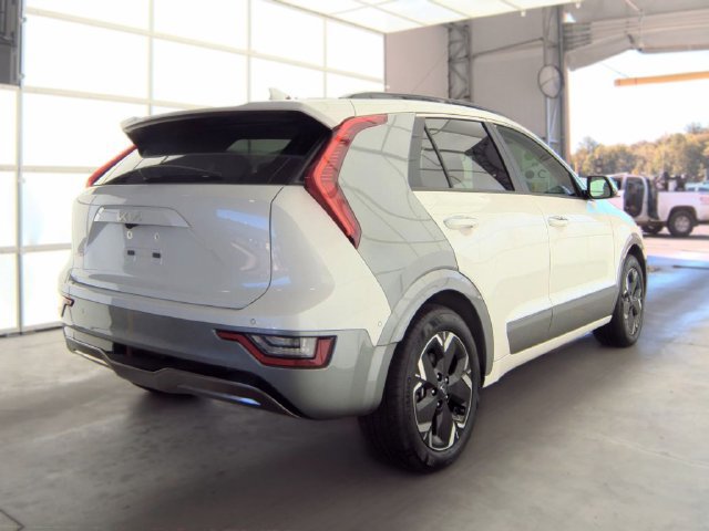 Used 2024 Kia Niro Wave w/ Wave Preserve Package FWD image 4