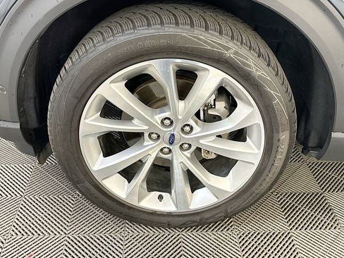 Used 2023 Ford Explorer Platinum w/ Technology Package AWD/4WD image 34