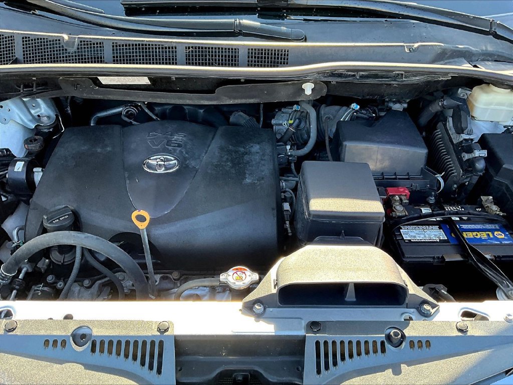 Used 2019 Toyota Sienna XLE Premium w/ Carpet Mat Package AWD/4WD image 33