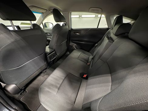 Used 2022 Toyota Venza LE image 27