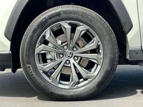 Used 2022 Toyota RAV4 XLE Premium AWD/4WD image 26