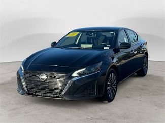 Used 2024 Nissan Altima 2.5 SV w/ SV Premium Package image 1