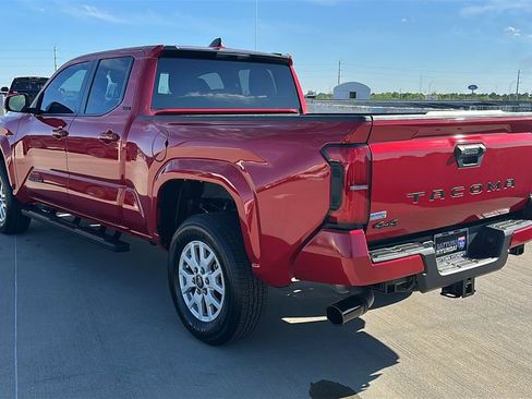 Used 2025 Toyota Tacoma SR5 AWD/4WD image 11