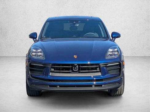 Certified 2025 Porsche Macan image 6